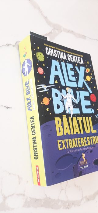 Carte " Alex Blue, baiatul extraterestru"