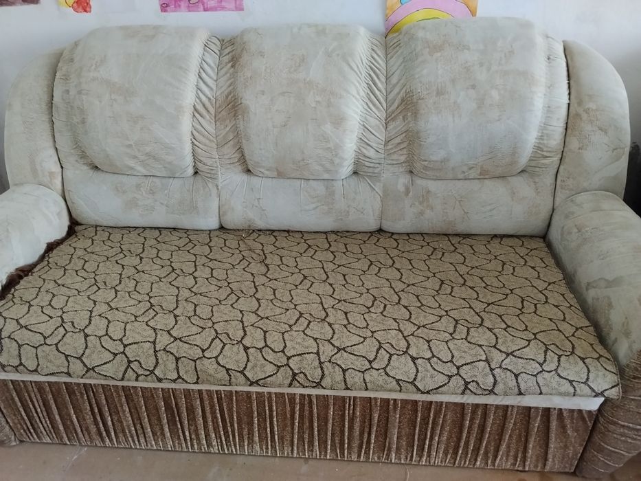 Отдам диван и два кресла
