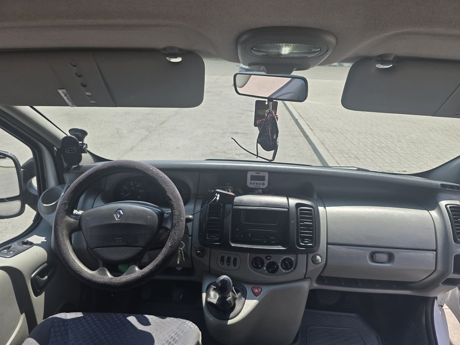 Vând Renault trafic