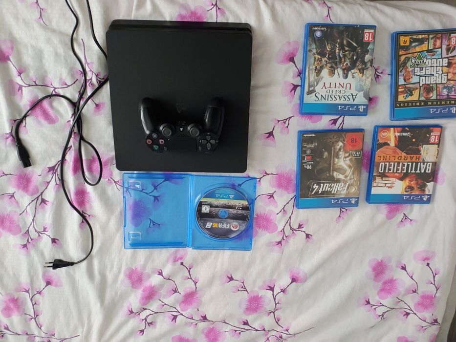 Vând ps4 slim 1tb ca nou. Predare numai în Craiova!