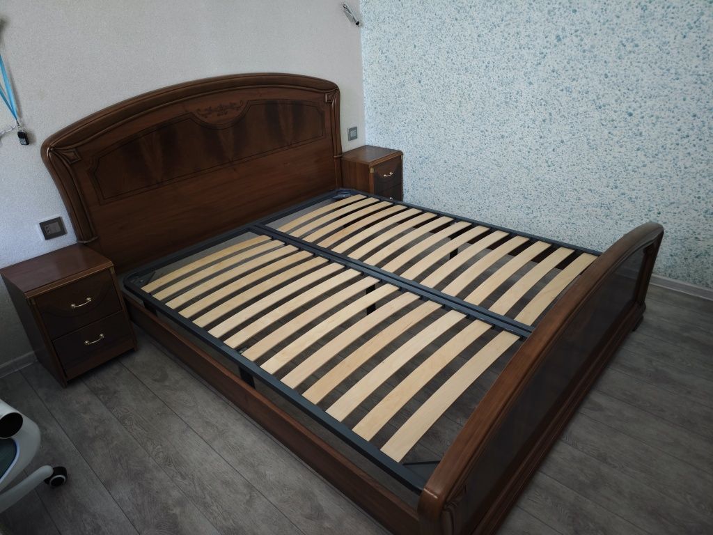 Двухспальная кровать