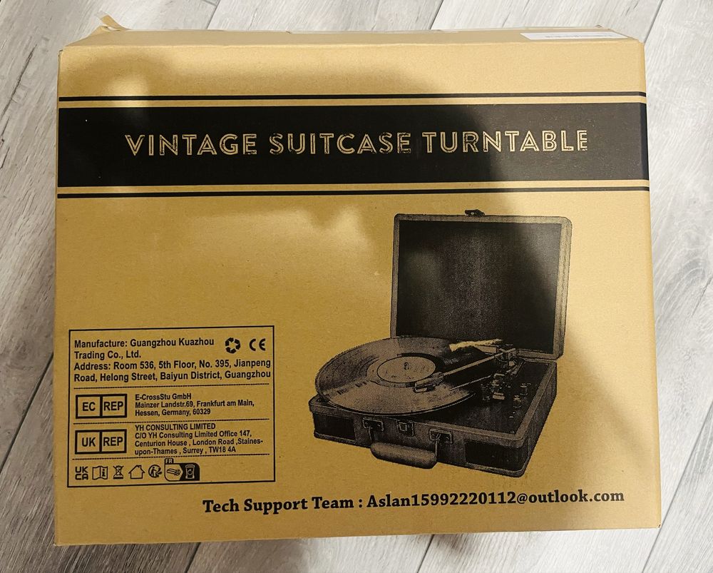 Pick-up vintege suitcase turntable