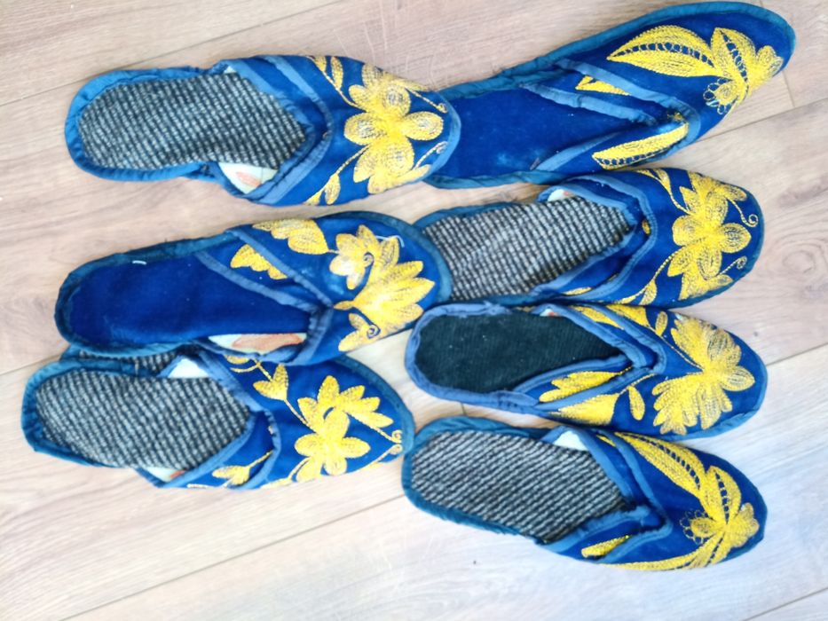 Родопски везани терлици с гайтан
18 лв чифт /9,2€
Родопски пантофи вез