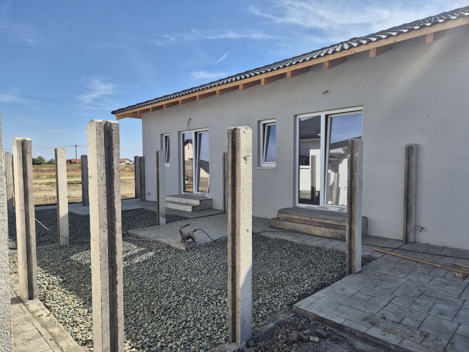 PROPRIETAR Vând apartament/casa cu gradina si 2 locuri de parcare