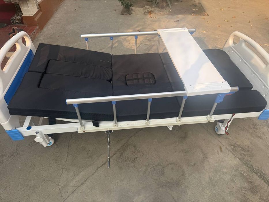 Медицинская многофункциональная кровать ( почти новая)!