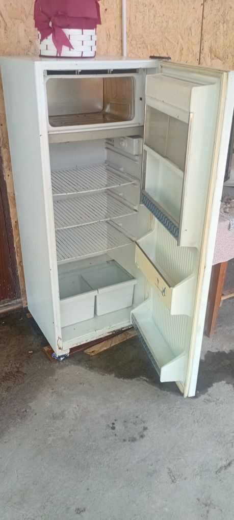 Продам 2 холодильника б/у в рабочем состоянии