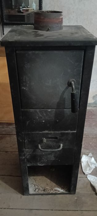 Cuptor cu lemne puțin folosit