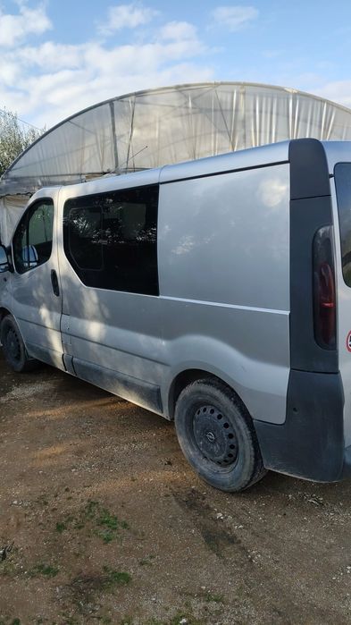 OPEL VIVARO            a