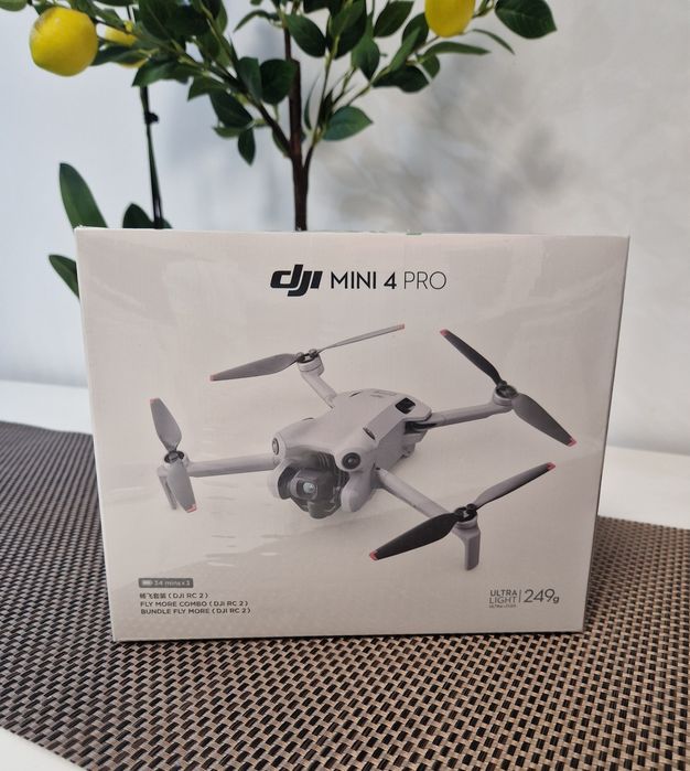 Drona DJI Mini 4 Pro Fly More Combo + Smart Controller RC 2 / Sigilata