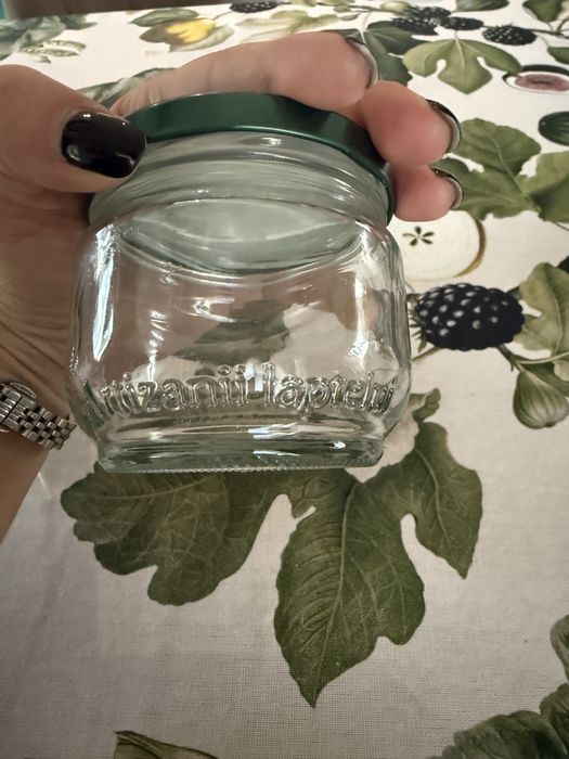 Vand 10 borcane de 200 ml