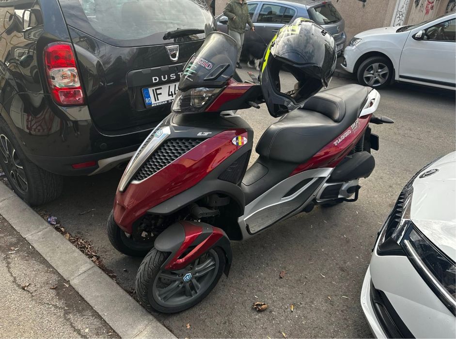 Piaggio MP3 - 300 cmc/ 2012 - Se conduce cu cat.B