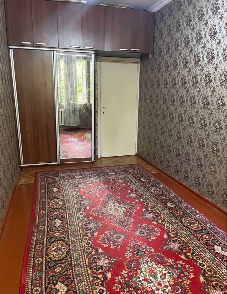 Чиланзар. 7кв Срочно 2 хонали.