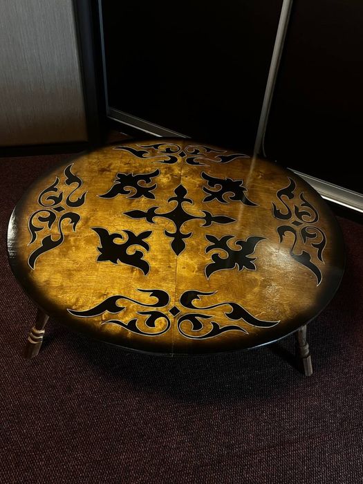 новый хороший стол