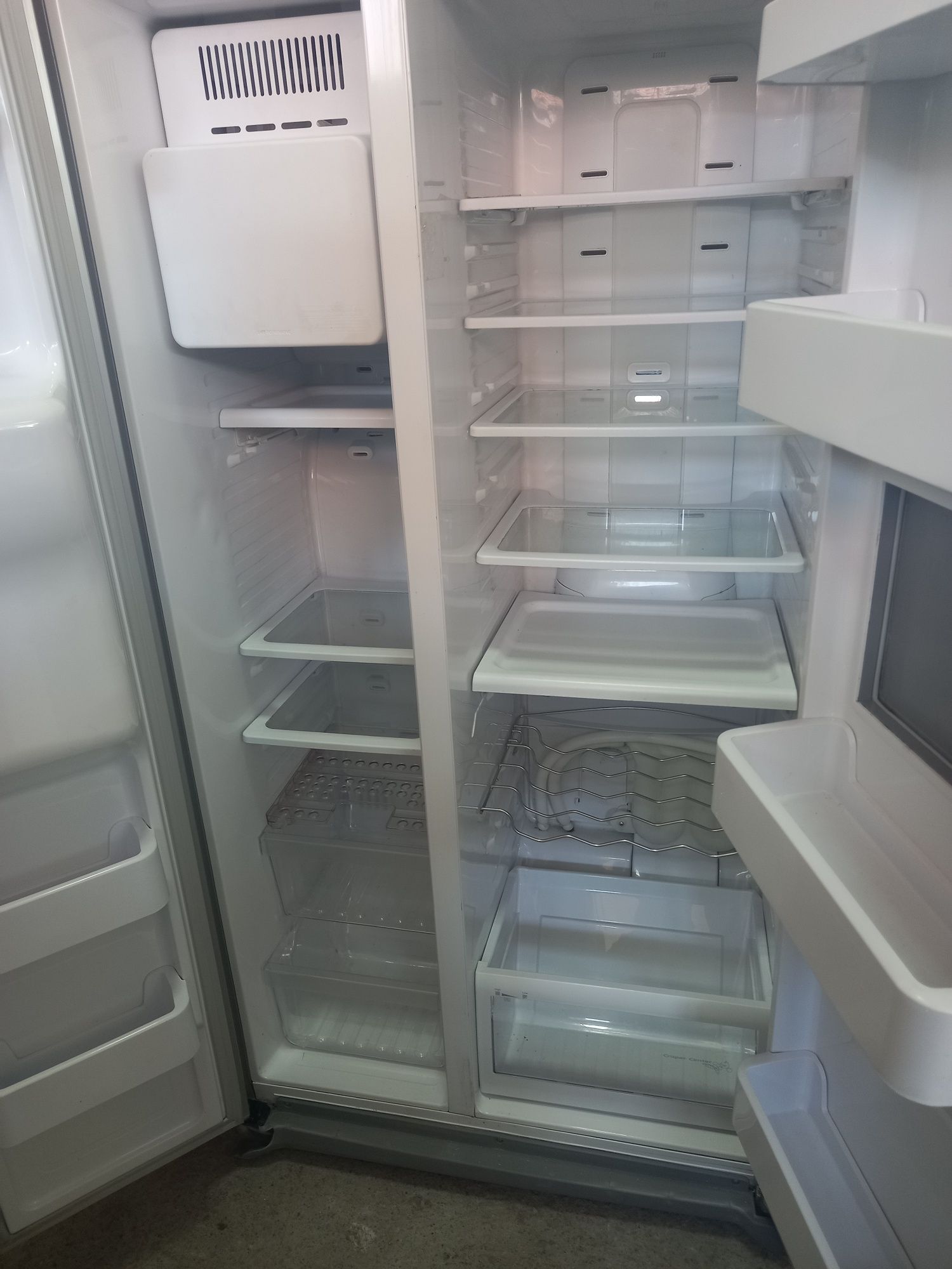 Продавам хладилник samsung