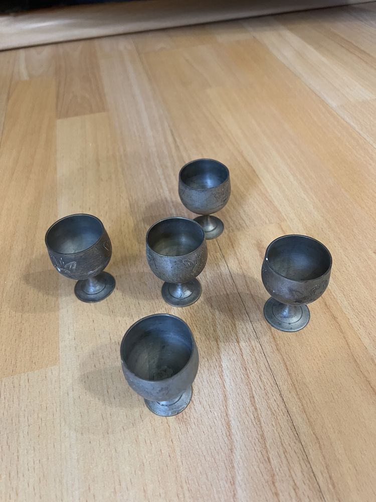 Метални чаши с поднос