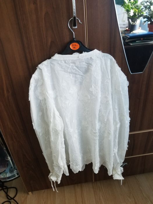 Bluza de damă  mărimea  40  este nouă