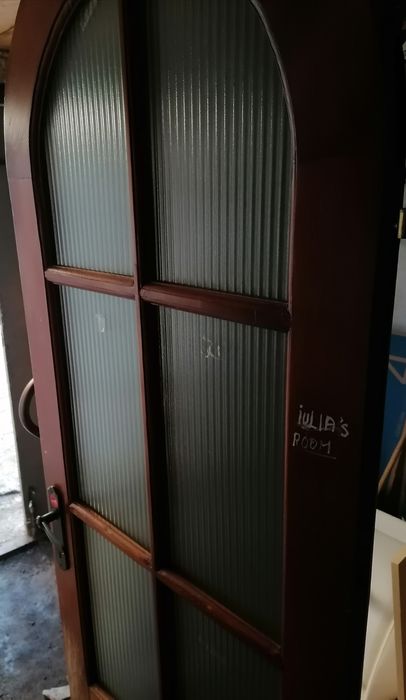 Ușa din masiv, brad