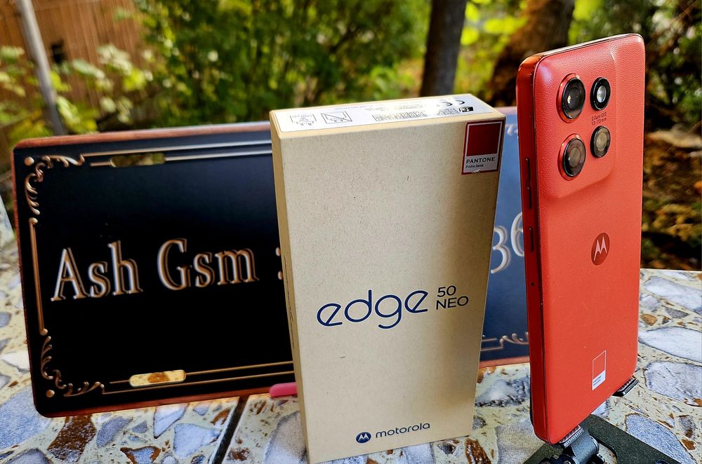 Motorola Edge 50 Neo Red