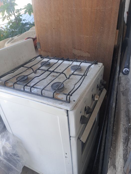 Продам срочно газ плиту