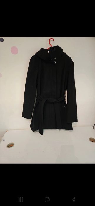 Palton nou cu eticheta