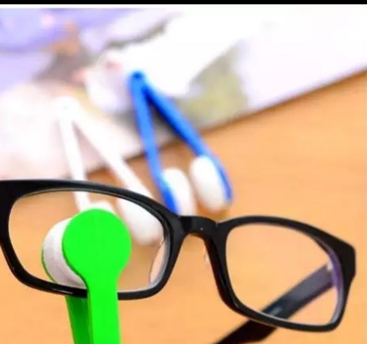 Почистваща четка за очила