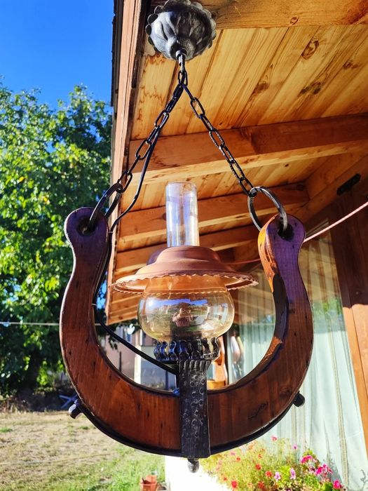 Красив старинен полилей съчетание от дърво, ковано желязо , стъкленица