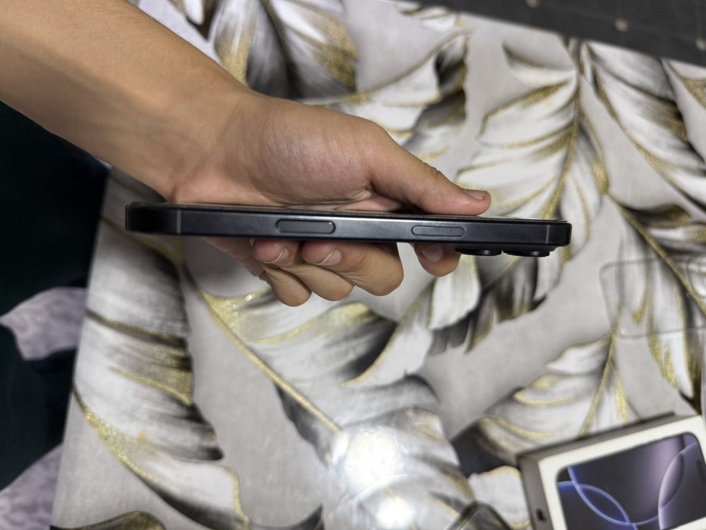 Продается iPhone 16pro 256gb 100% black