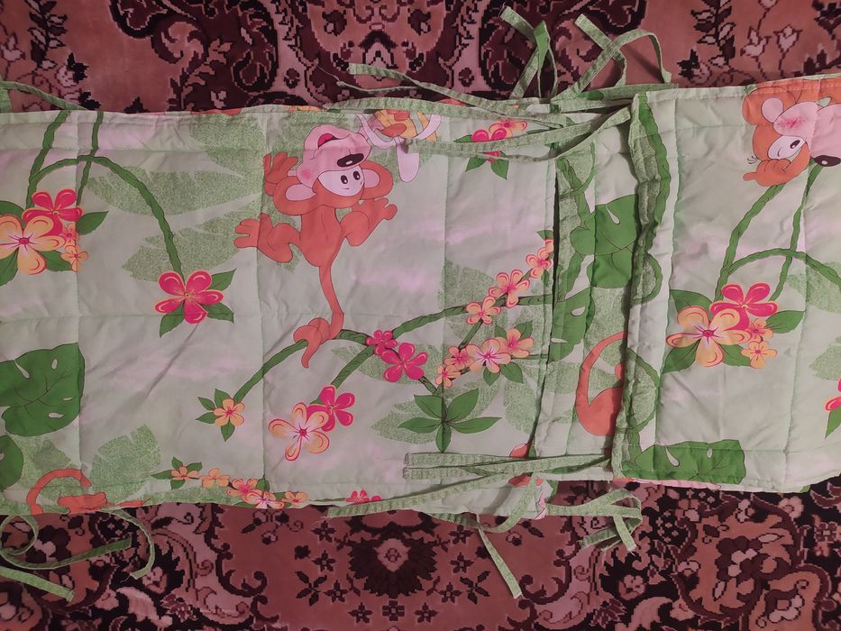 Продам бортики на кроватку