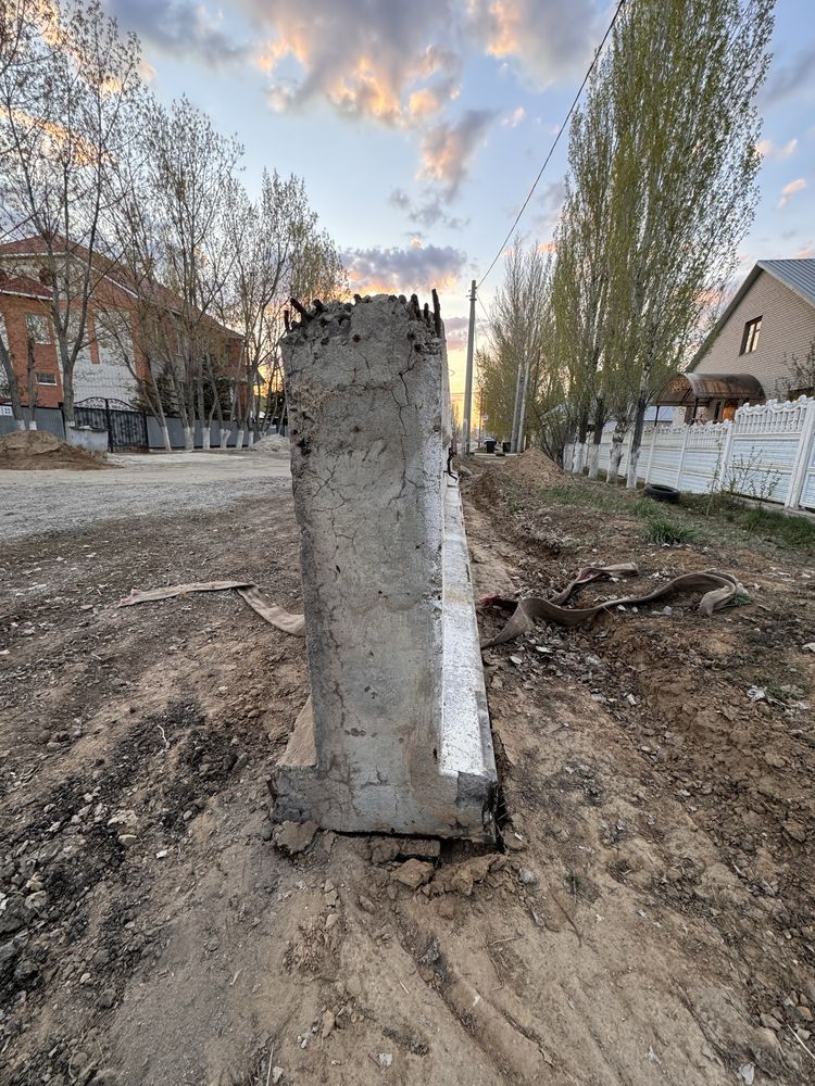 Продам фундамаментную балку 12 м в длину, в высоту 1,4 м.