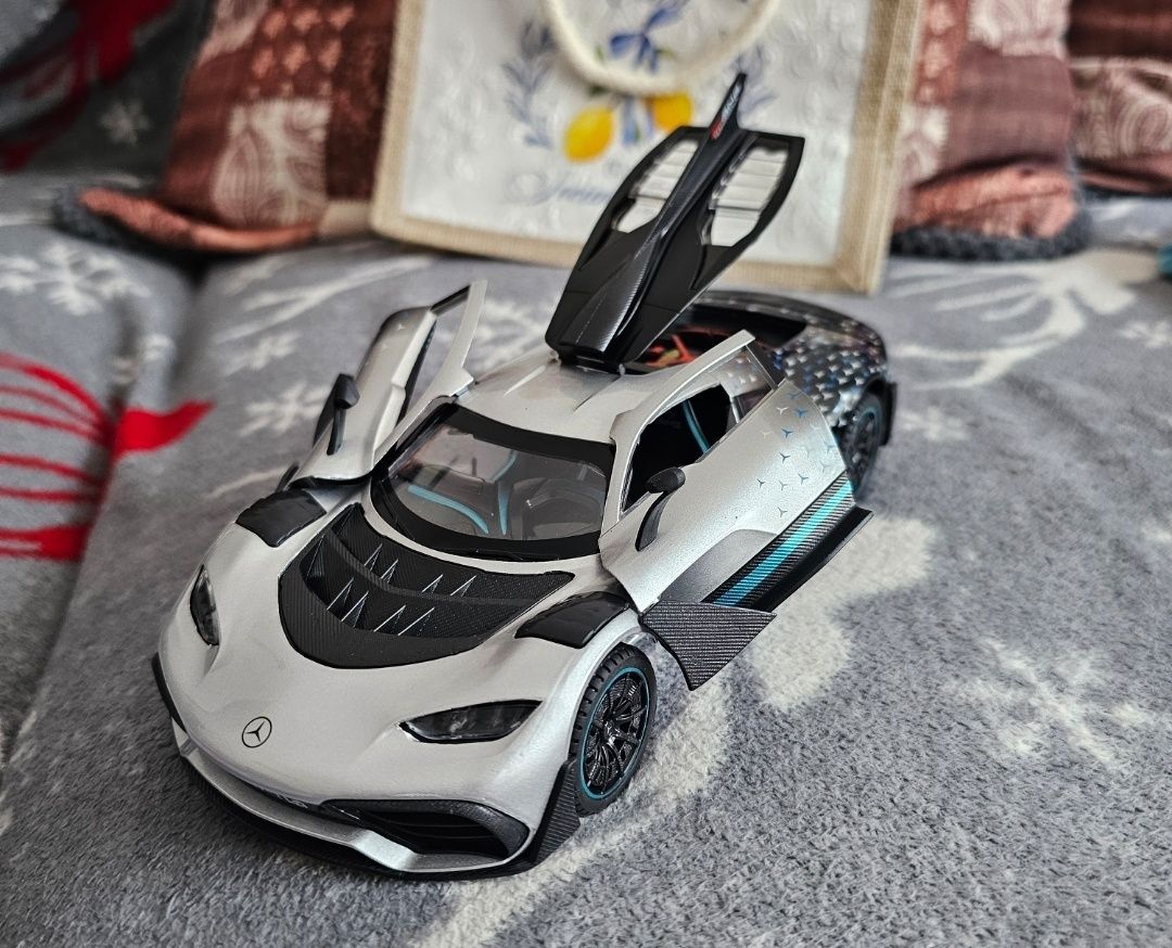 Macheta metalica Mercedes-Benz AMG ONE scara 1:24 noua