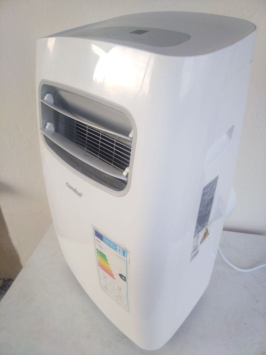 Мобилен климатик COMFEE 9000BTU 1015w
за охлаждане и 
7000