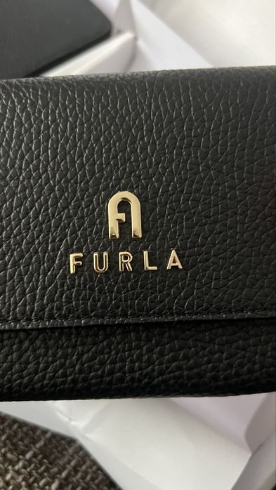 Чисто нов модел Furla Camelia XL.100%оригинал.Жестоки, с етикети