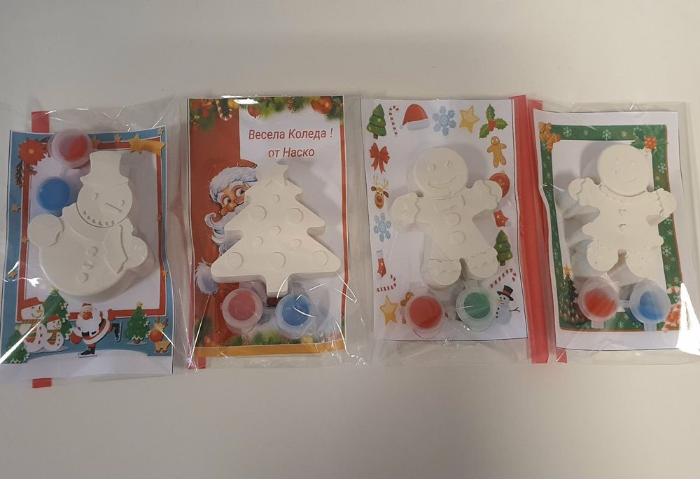 Коледни фигурки, малки коледни подаръци