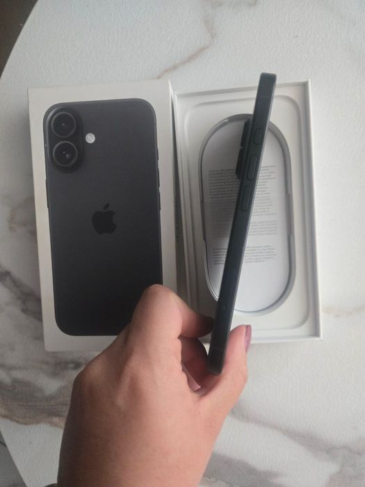 iPhone 16 256GB с кутия и зарядно