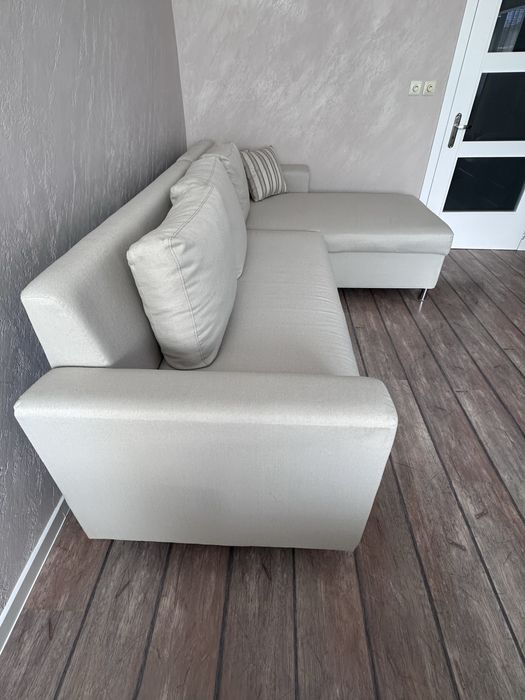 Ъглов диван с отваряема лежанка и функция сън