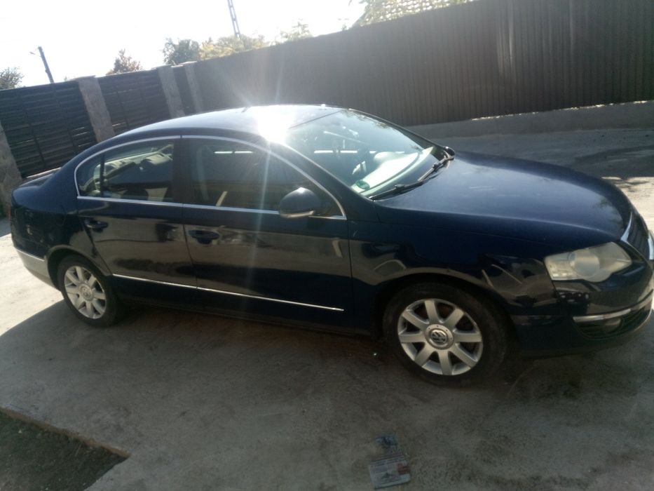Vând Volkswagen Passat B6