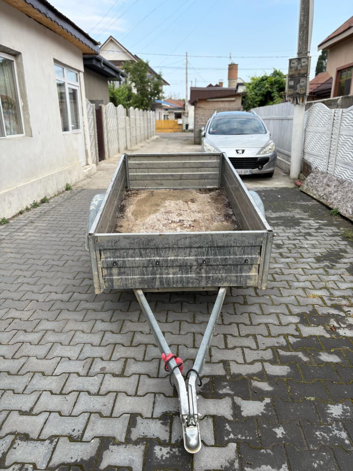 Vând remorca auto