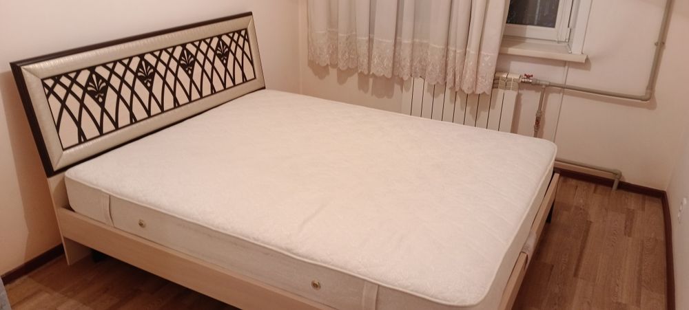 Продам двухспальную кровать с ортопедическим матрасом!!!