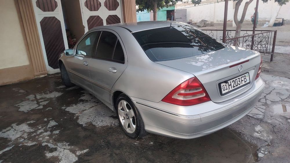 Mercedes Benz 2004 yil naxadu alo sastayaniy 203 kuzuv 9300$ narxi