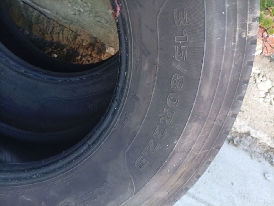 Vind 2 anvelope 315/80/22.5