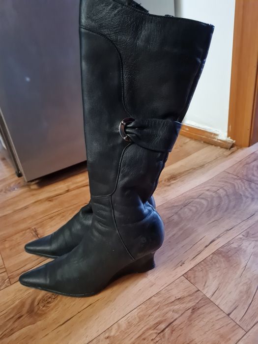 Продаются весенние сапоги