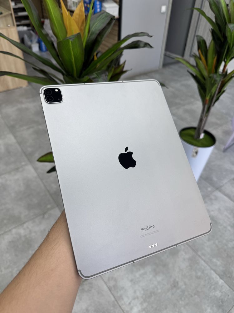 iPad Pro (12,9-Дюймовый)(6-го поколения) + Magic Keyboard
