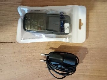 Телефон Nokia със зарядно устройство