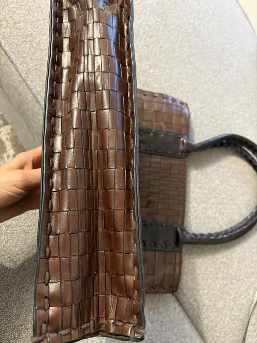 Кафява дамска чанта.