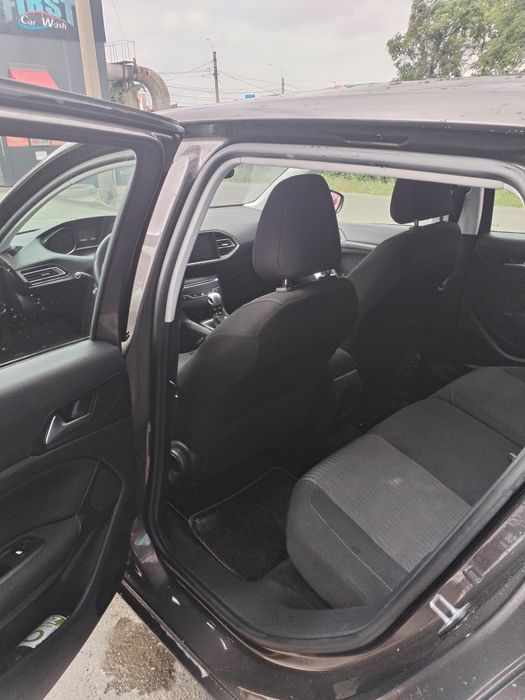 Mașina Peugeot 308 2015