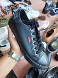 Adidasi Levi's negrii