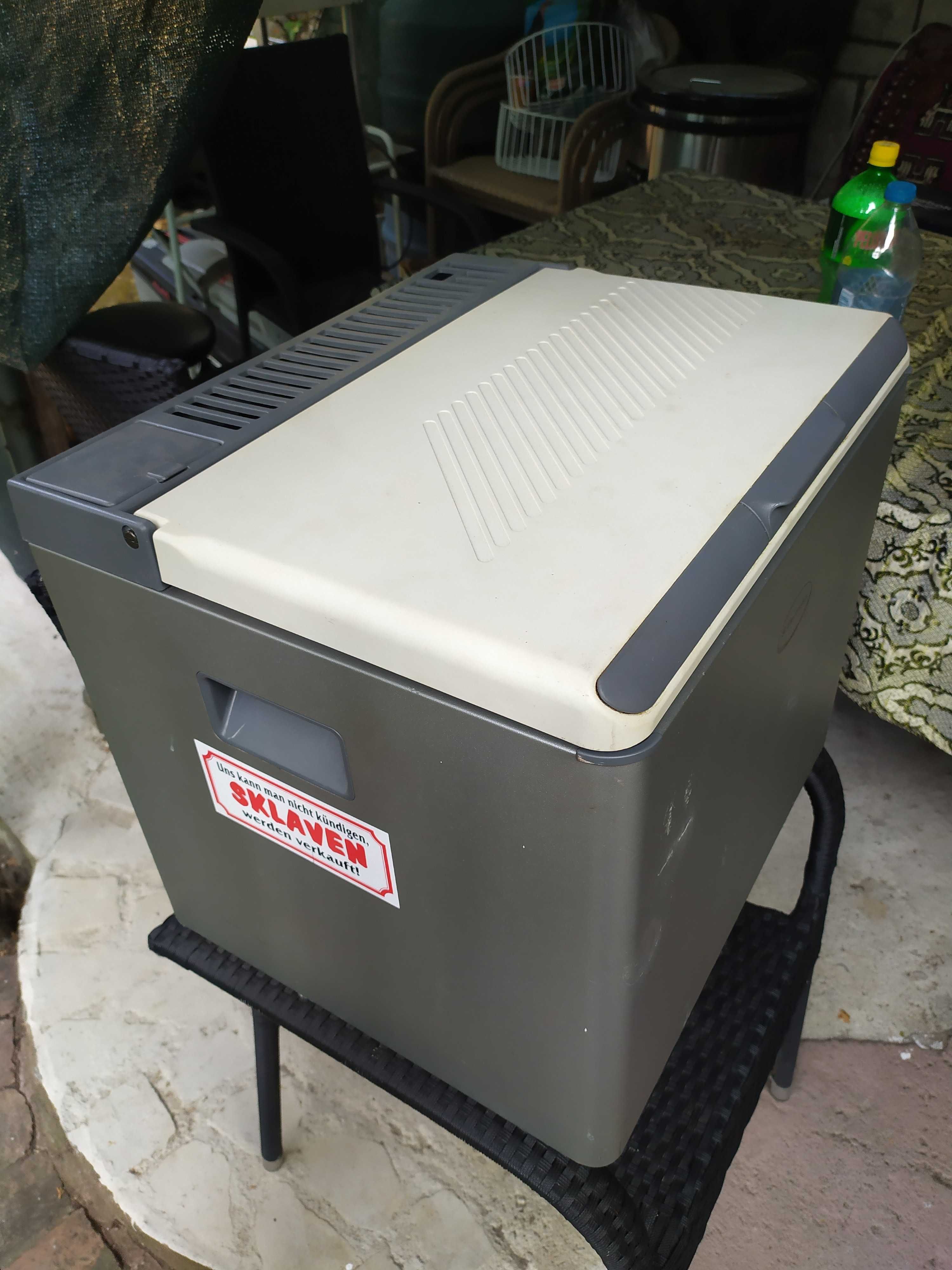 Охладител 24 v/220 v -Dometic Electrolux . Каравани , камиони ,лодки .