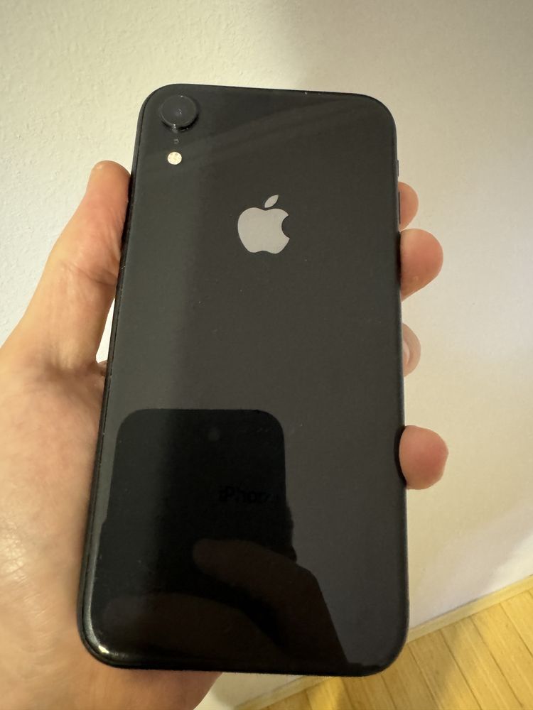 Продам черный iPhone XR 64gb