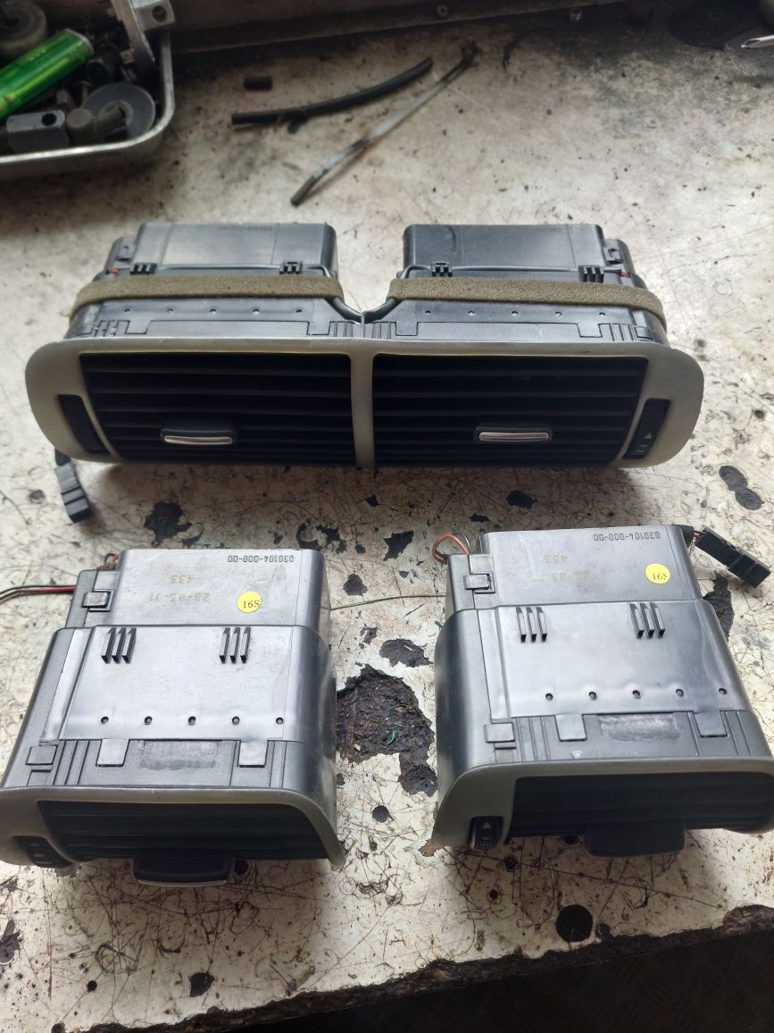 Raritate!!Grile ventilatie  iluminate Leon 1M