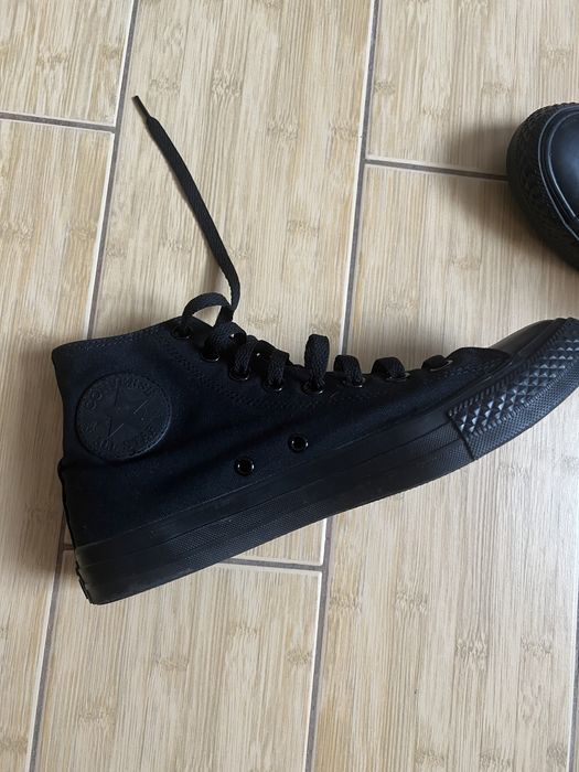 Vand adidasi Converse